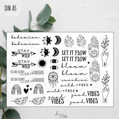 Kerzenfolie Boho für DIY Stumpen Warum du unsere Kerzenfolie lieben wirst:  ✔ Edle Premium-Folie mit hochwertiger Optik  ✔ Speziell für Kerzen entwickelt   ✔ Aktivierung des Klebers ganz einfach mit Wasser   ✔ Wischfest und langlebig bei sorgfältiger Verarbeitung  ✔ Besonders elastisch – passt sich Kerzenoberfläche optimal an  ✔ Gewerblich nutzbar – keine zusätzliche Lizenz nötig