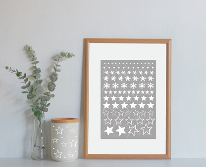 Rub On Aufkleber Sterne weiss A6 Warum du unsere Rub-Ons lieben wirst:  ✔ Randloser Premium-Look   ✔ Besondere Haptik   ✔ Präzise Platzierung dank transparenter Trägerfolie  ✔ Wasser- und kratzfest // Hitze- und UV-beständig   ✔ Starke Haftung auf Glas, Keramik, Holz, Raysin u.v.m.  ✔ Langlebig und hochwertig verarbeitet  ✔ Auch gewerblich nutzbar – keine zusätzliche Lizenz nötig