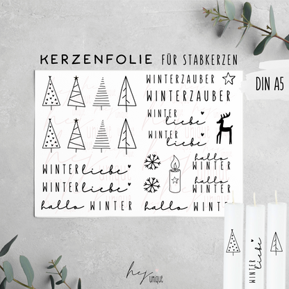 Kerzenfolie XMas Skandi Warum du unsere Kerzenfolie lieben wirst:  ✔ Edle Premium-Folie mit hochwertiger Optik  ✔ Speziell für Kerzen entwickelt   ✔ Aktivierung des Klebers ganz einfach mit Wasser   ✔ Wischfest und langlebig bei sorgfältiger Verarbeitung  ✔ Besonders elastisch – passt sich Kerzenoberfläche optimal an  ✔ Gewerblich nutzbar – keine zusätzliche Lizenz nötig