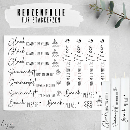 Kerzenfolie Maritim DIY Stumpen und Stabkerzen Warum du unsere Kerzenfolie lieben wirst:  ✔ Edle Premium-Folie mit hochwertiger Optik  ✔ Speziell für Kerzen entwickelt   ✔ Aktivierung des Klebers ganz einfach mit Wasser   ✔ Wischfest und langlebig bei sorgfältiger Verarbeitung  ✔ Besonders elastisch – passt sich Kerzenoberfläche optimal an  ✔ Gewerblich nutzbar – keine zusätzliche Lizenz nötig