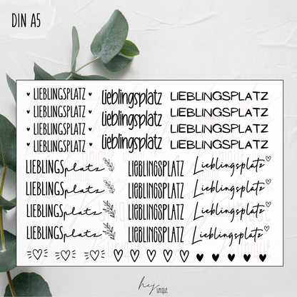 Kerzenfolie Lieblingsplatz Premium-Folie Warum du unsere Kerzenfolie lieben wirst:  ✔ Edle Premium-Folie mit hochwertiger Optik  ✔ Speziell für Kerzen entwickelt   ✔ Aktivierung des Klebers ganz einfach mit Wasser   ✔ Wischfest und langlebig bei sorgfältiger Verarbeitung  ✔ Besonders elastisch – passt sich Kerzenoberfläche optimal an  ✔ Gewerblich nutzbar – keine zusätzliche Lizenz nötig