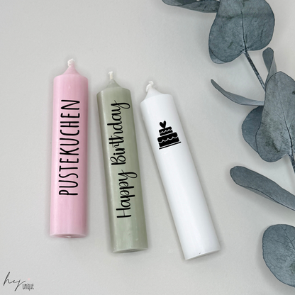 Kerzenfolie Pustekuchen kleine Kerzen Warum du unsere Kerzenfolie lieben wirst:  ✔ Edle Premium-Folie mit hochwertiger Optik  ✔ Speziell für Kerzen entwickelt   ✔ Aktivierung des Klebers ganz einfach mit Wasser   ✔ Wischfest und langlebig bei sorgfältiger Verarbeitung  ✔ Besonders elastisch – passt sich Kerzenoberfläche optimal an  ✔ Gewerblich nutzbar – keine zusätzliche Lizenz nötig