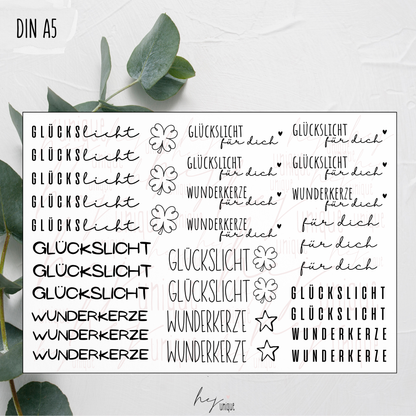 Kerzenfolie Glückslicht kurze Kerzen Warum du unsere Kerzenfolie lieben wirst:  ✔ Edle Premium-Folie mit hochwertiger Optik  ✔ Speziell für Kerzen entwickelt   ✔ Aktivierung des Klebers ganz einfach mit Wasser   ✔ Wischfest und langlebig bei sorgfältiger Verarbeitung  ✔ Besonders elastisch – passt sich Kerzenoberfläche optimal an  ✔ Gewerblich nutzbar – keine zusätzliche Lizenz nötig