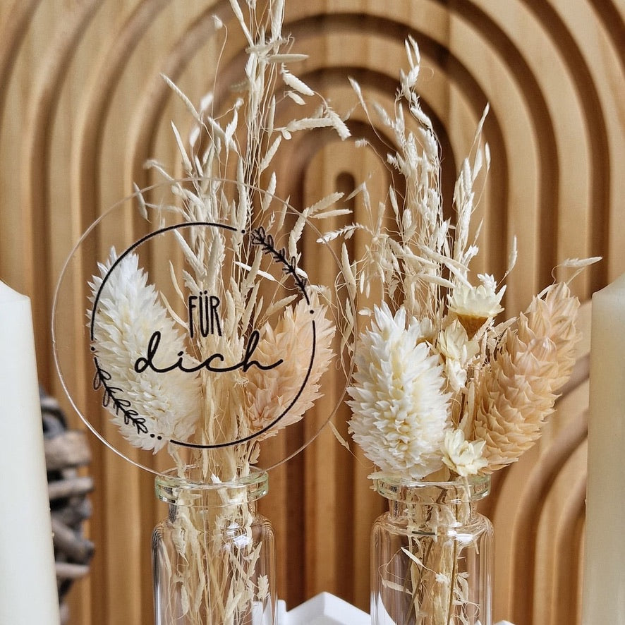 Rub On Aufkleber Herzensmensch A5 Warum du unsere Rub-Ons lieben wirst:  ✔ Randloser Premium-Look   ✔ Besondere Haptik   ✔ Präzise Platzierung dank transparenter Trägerfolie  ✔ Wasser- und kratzfest // Hitze- und UV-beständig   ✔ Starke Haftung auf Glas, Keramik, Holz, Raysin u.v.m.  ✔ Langlebig und hochwertig verarbeitet  ✔ Auch gewerblich nutzbar – keine zusätzliche Lizenz nötig