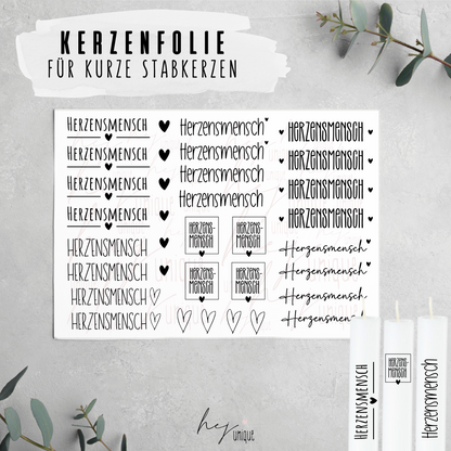Kerzenfolie Herzensmensch kurze Kerzen Warum du unsere Kerzenfolie lieben wirst:  ✔ Edle Premium-Folie mit hochwertiger Optik  ✔ Speziell für Kerzen entwickelt   ✔ Aktivierung des Klebers ganz einfach mit Wasser   ✔ Wischfest und langlebig bei sorgfältiger Verarbeitung  ✔ Besonders elastisch – passt sich Kerzenoberfläche optimal an  ✔ Gewerblich nutzbar – keine zusätzliche Lizenz nötig