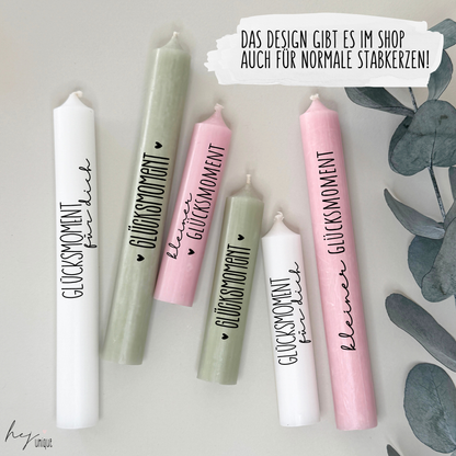 Kerzenfolie Glücksmoment kurze Kerzen Warum du unsere Kerzenfolie lieben wirst:  ✔ Edle Premium-Folie mit hochwertiger Optik  ✔ Speziell für Kerzen entwickelt   ✔ Aktivierung des Klebers ganz einfach mit Wasser   ✔ Wischfest und langlebig bei sorgfältiger Verarbeitung  ✔ Besonders elastisch – passt sich Kerzenoberfläche optimal an  ✔ Gewerblich nutzbar – keine zusätzliche Lizenz nötig