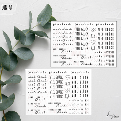 Kerzenfolie viel Glück kurze Kerzen Warum du unsere Kerzenfolie lieben wirst:  ✔ Edle Premium-Folie mit hochwertiger Optik  ✔ Speziell für Kerzen entwickelt   ✔ Aktivierung des Klebers ganz einfach mit Wasser   ✔ Wischfest und langlebig bei sorgfältiger Verarbeitung  ✔ Besonders elastisch – passt sich Kerzenoberfläche optimal an  ✔ Gewerblich nutzbar – keine zusätzliche Lizenz nötig