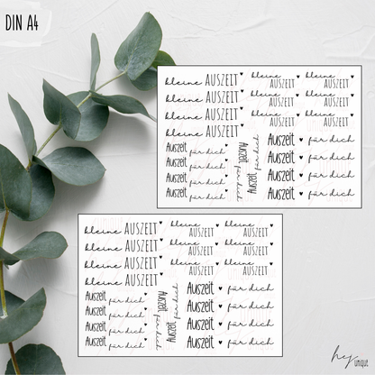 Kerzenfolie Auszeit Premium-Folie für DIY Kerzen Warum du unsere Kerzenfolie lieben wirst:  ✔ Edle Premium-Folie mit hochwertiger Optik  ✔ Speziell für Kerzen entwickelt   ✔ Aktivierung des Klebers ganz einfach mit Wasser   ✔ Wischfest und langlebig bei sorgfältiger Verarbeitung  ✔ Besonders elastisch – passt sich Kerzenoberfläche optimal an  ✔ Gewerblich nutzbar – keine zusätzliche Lizenz nötig