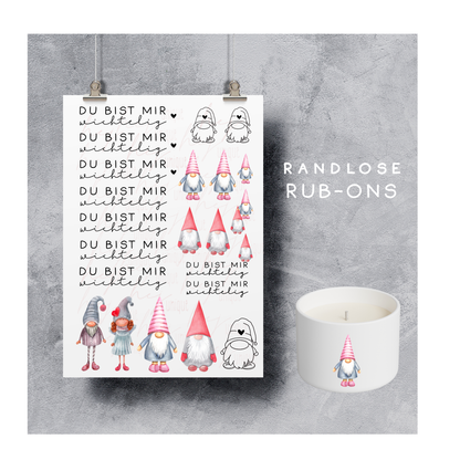 Rub On Aufkleber Du bist mir wichtelig A5 Warum du unsere Rub-Ons lieben wirst:  ✔ Randloser Premium-Look   ✔ Besondere Haptik   ✔ Präzise Platzierung dank transparenter Trägerfolie  ✔ Wasser- und kratzfest // Hitze- und UV-beständig   ✔ Starke Haftung auf Glas, Keramik, Holz, Raysin u.v.m.  ✔ Langlebig und hochwertig verarbeitet  ✔ Auch gewerblich nutzbar – keine zusätzliche Lizenz nötig