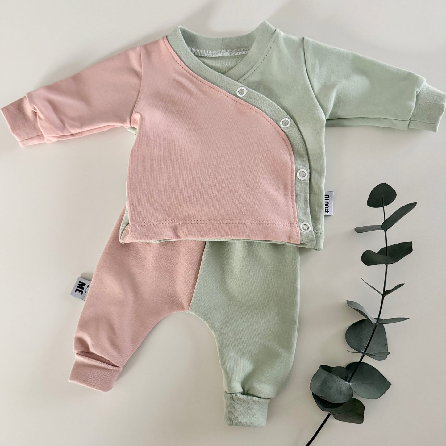 Newborn Set *Pastell-Liebe* | Wickeljacke und Pants | Bio-Baumwolle | Unikat | Gr. 50/56