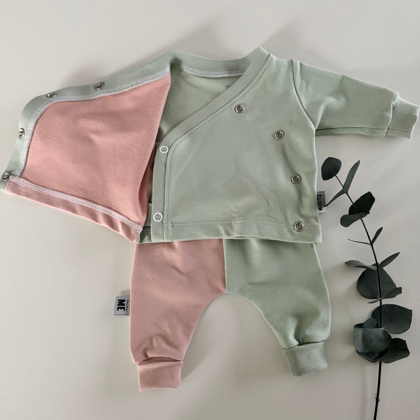 Newborn Set *Pastell-Liebe* | Wickeljacke und Pants | Bio-Baumwolle | Unikat | Gr. 50/56