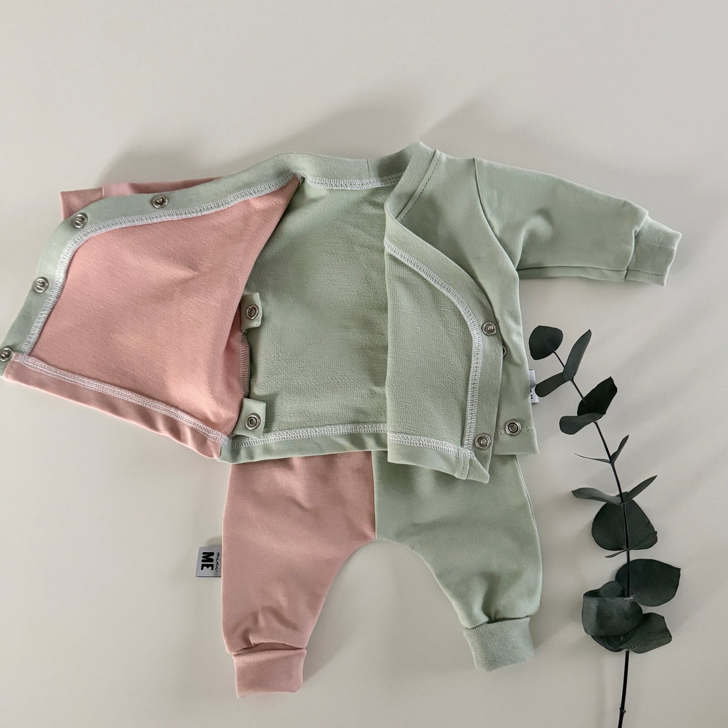 Newborn Set *Pastell-Liebe* | Wickeljacke und Pants | Bio-Baumwolle | Unikat | Gr. 50/56