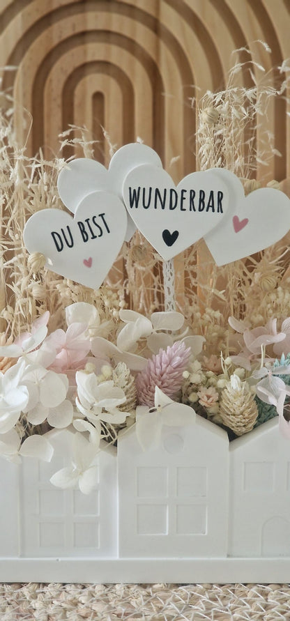 Rub On Aufkleber Herzensmensch A5 Warum du unsere Rub-Ons lieben wirst:  ✔ Randloser Premium-Look   ✔ Besondere Haptik   ✔ Präzise Platzierung dank transparenter Trägerfolie  ✔ Wasser- und kratzfest // Hitze- und UV-beständig   ✔ Starke Haftung auf Glas, Keramik, Holz, Raysin u.v.m.  ✔ Langlebig und hochwertig verarbeitet  ✔ Auch gewerblich nutzbar – keine zusätzliche Lizenz nötig