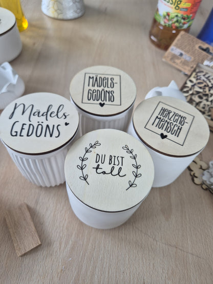 Rub On Aufkleber Herzensmensch A5 Warum du unsere Rub-Ons lieben wirst:  ✔ Randloser Premium-Look   ✔ Besondere Haptik   ✔ Präzise Platzierung dank transparenter Trägerfolie  ✔ Wasser- und kratzfest // Hitze- und UV-beständig   ✔ Starke Haftung auf Glas, Keramik, Holz, Raysin u.v.m.  ✔ Langlebig und hochwertig verarbeitet  ✔ Auch gewerblich nutzbar – keine zusätzliche Lizenz nötig