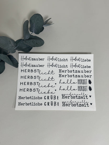 Kerzenfolie Herbstzauber Stabkerzen Warum du unsere Kerzenfolie lieben wirst:  ✔ Edle Premium-Folie mit hochwertiger Optik  ✔ Speziell für Kerzen entwickelt   ✔ Aktivierung des Klebers ganz einfach mit Wasser   ✔ Wischfest und langlebig bei sorgfältiger Verarbeitung  ✔ Besonders elastisch – passt sich Kerzenoberfläche optimal an  ✔ Gewerblich nutzbar – keine zusätzliche Lizenz nötig
