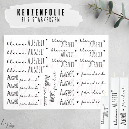 Kerzenfolie Auszeit Premium-Folie für DIY Kerzen Warum du unsere Kerzenfolie lieben wirst:  ✔ Edle Premium-Folie mit hochwertiger Optik  ✔ Speziell für Kerzen entwickelt   ✔ Aktivierung des Klebers ganz einfach mit Wasser   ✔ Wischfest und langlebig bei sorgfältiger Verarbeitung  ✔ Besonders elastisch – passt sich Kerzenoberfläche optimal an  ✔ Gewerblich nutzbar – keine zusätzliche Lizenz nötig