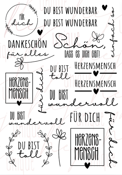 Rub On Aufkleber Herzensmensch A5 Warum du unsere Rub-Ons lieben wirst:  ✔ Randloser Premium-Look   ✔ Besondere Haptik   ✔ Präzise Platzierung dank transparenter Trägerfolie  ✔ Wasser- und kratzfest // Hitze- und UV-beständig   ✔ Starke Haftung auf Glas, Keramik, Holz, Raysin u.v.m.  ✔ Langlebig und hochwertig verarbeitet  ✔ Auch gewerblich nutzbar – keine zusätzliche Lizenz nötig