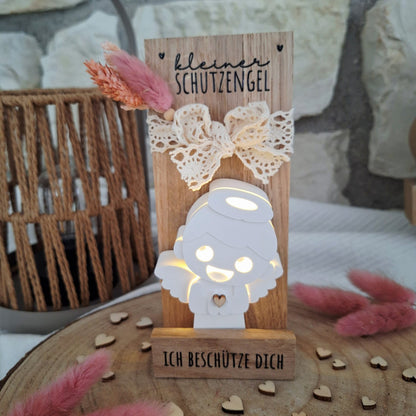 Rub On Aufkleber Schutzengel A5 Warum du unsere Rub-Ons lieben wirst:  ✔ Randloser Premium-Look   ✔ Besondere Haptik   ✔ Präzise Platzierung dank transparenter Trägerfolie  ✔ Wasser- und kratzfest // Hitze- und UV-beständig   ✔ Starke Haftung auf Glas, Keramik, Holz, Raysin u.v.m.  ✔ Langlebig und hochwertig verarbeitet  ✔ Auch gewerblich nutzbar – keine zusätzliche Lizenz nötig